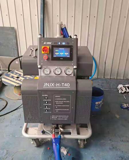 聚氨酯高壓發(fā)泡設備廠家在哪里(圖1) JNJX-H-T40聚氨酯高壓發(fā)泡設備